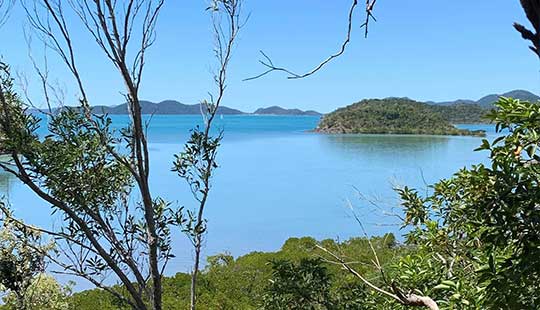 Coral Beach Walk Whitsundays<br />
